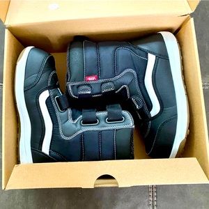 Vans snow boots boys 6 like NEW snow-cruiser